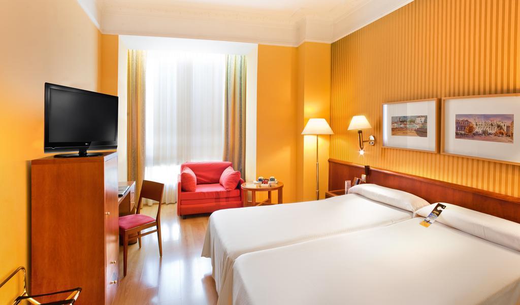 Hotel Nh Collection Madrid Gran Via Pokoj fotografie